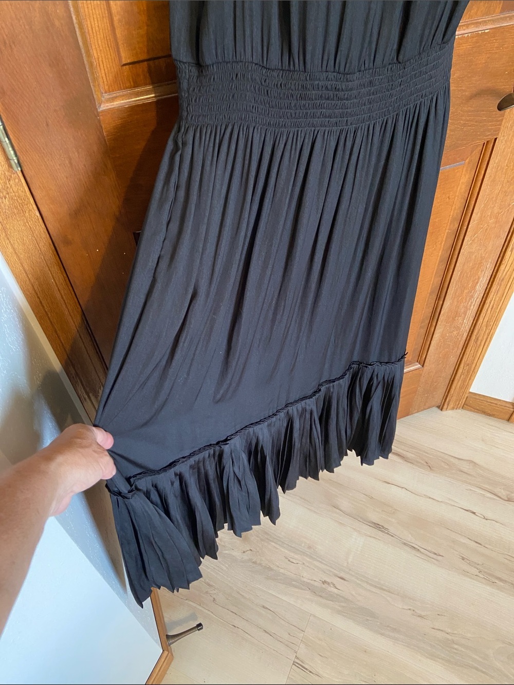 Evereve Sleeveless Black Flowy Dress Button Peep hole Size Large - Picture 4 of 12